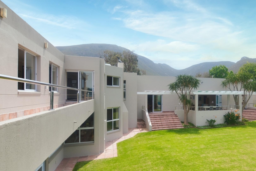 5 Bedroom Property for Sale in Fernkloof Estate Western Cape